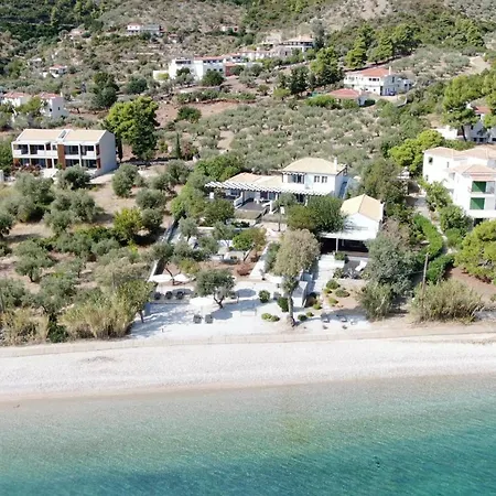 Ilya By The Sea Apartment *